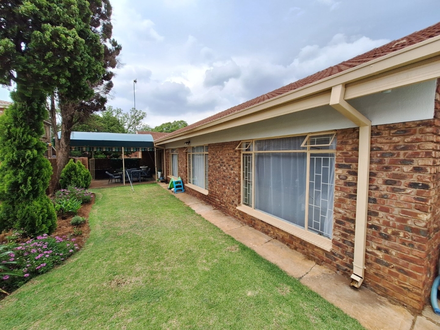 4 Bedroom Property for Sale in Kannoniers Park North West